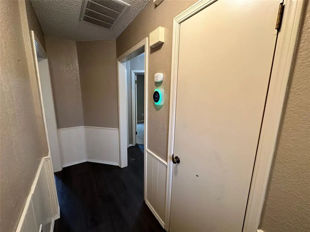 Photo 4 — 2221 NE 8th Street, Moore, OK 73160
