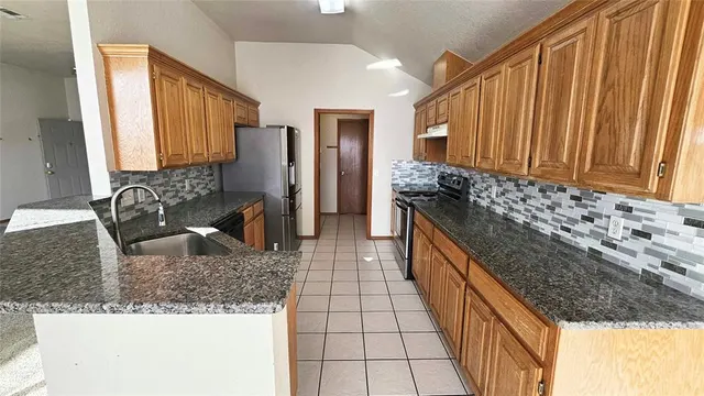 Photo 8 — 4117 Gyrfalcon Drive, Norman, OK 73072