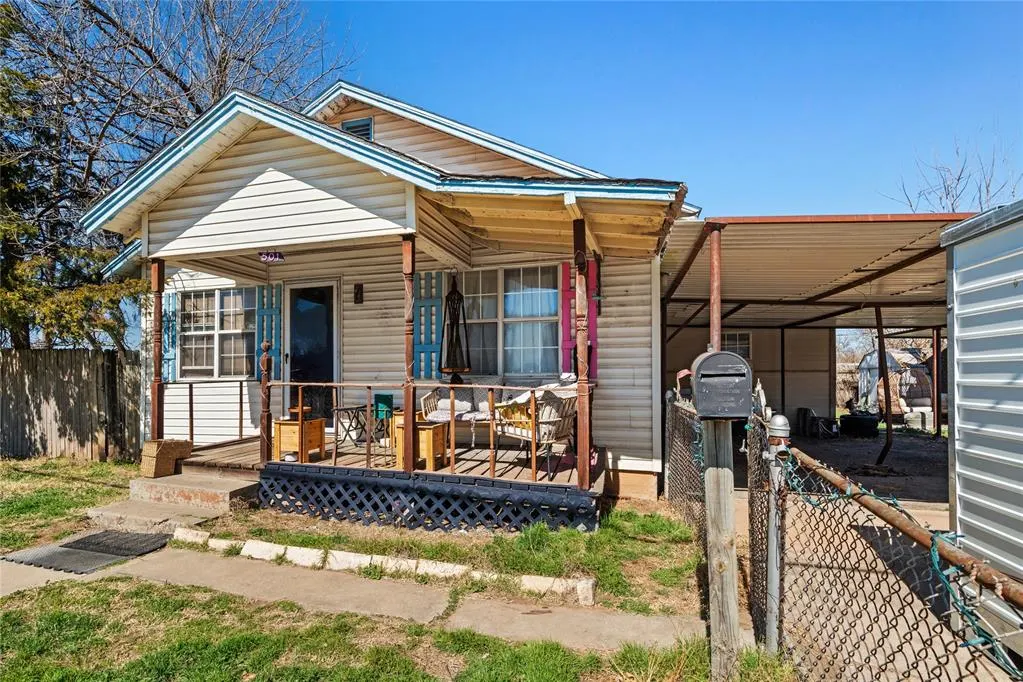 Photo 2 — 501 SE 15th Street, Oklahoma City, OK 73129