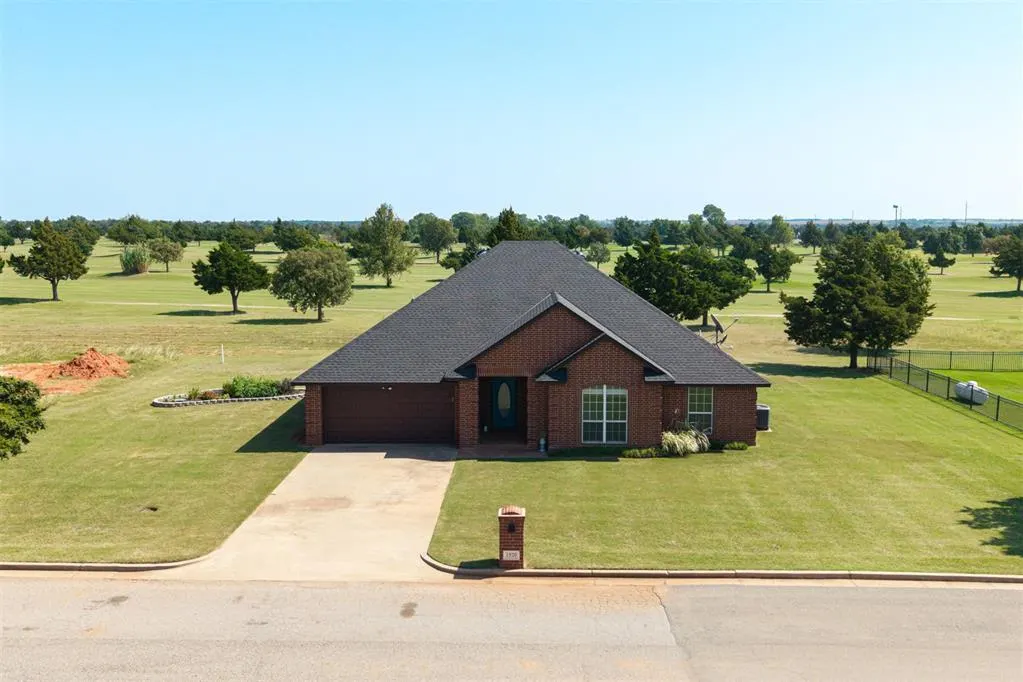 Photo 2 — 1920 Fairway Drive, Guthrie, OK 73044