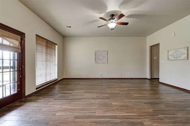 Photo 7 — 1920 Fairway Drive, Guthrie, OK 73044