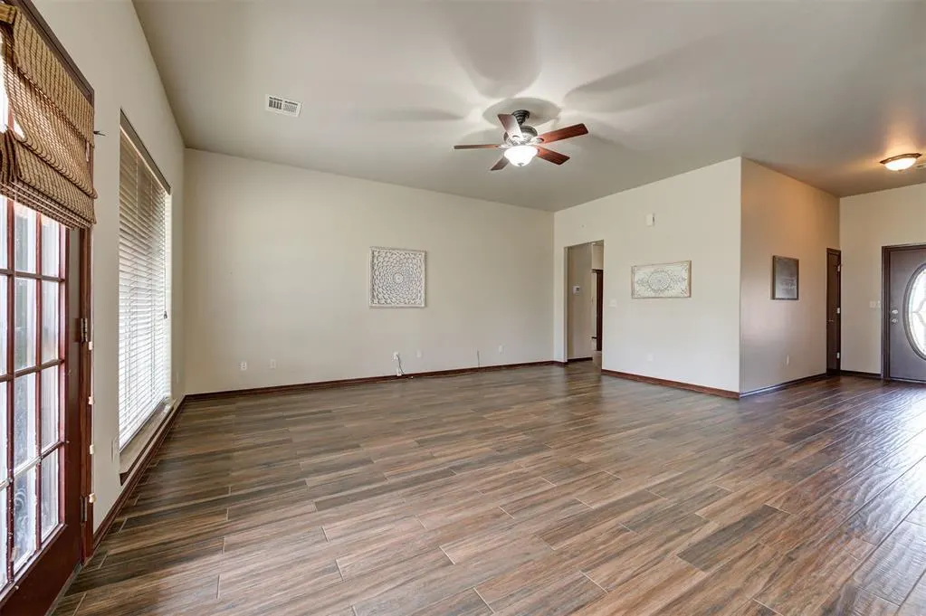 Photo 8 — 1920 Fairway Drive, Guthrie, OK 73044