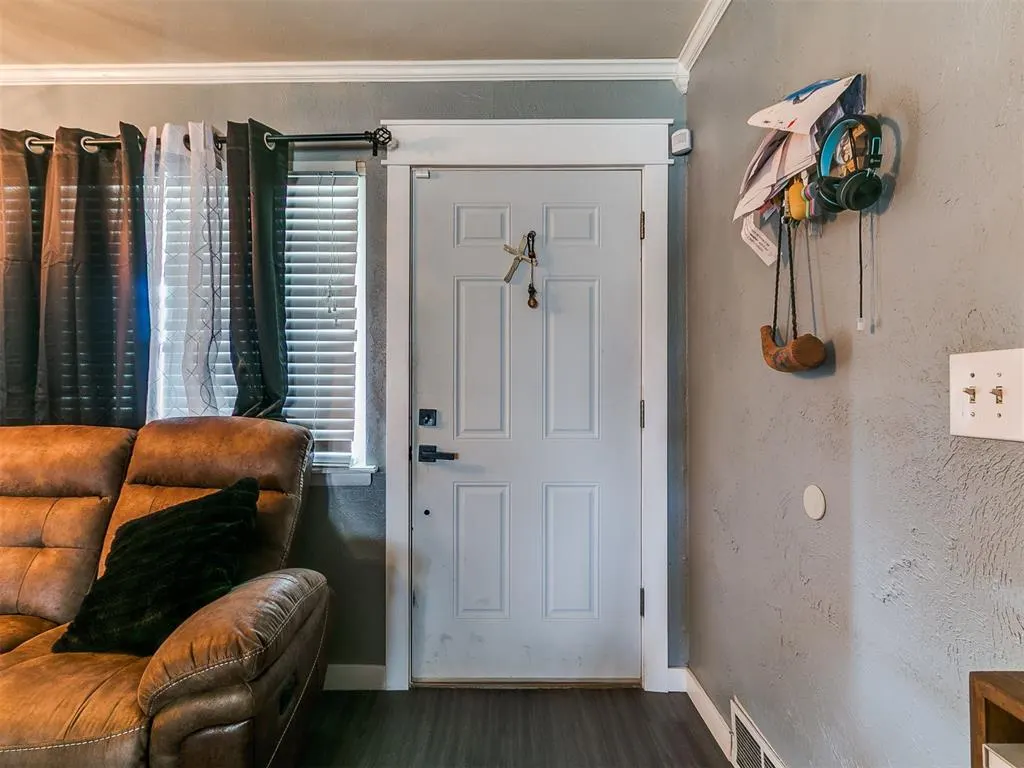 Photo 2 — 3712 NW 58th Terrace, Oklahoma City, OK 73112