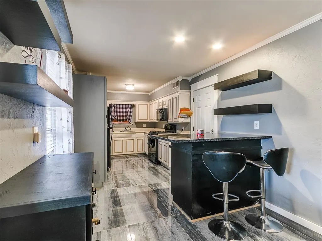 Photo 7 — 3712 NW 58th Terrace, Oklahoma City, OK 73112