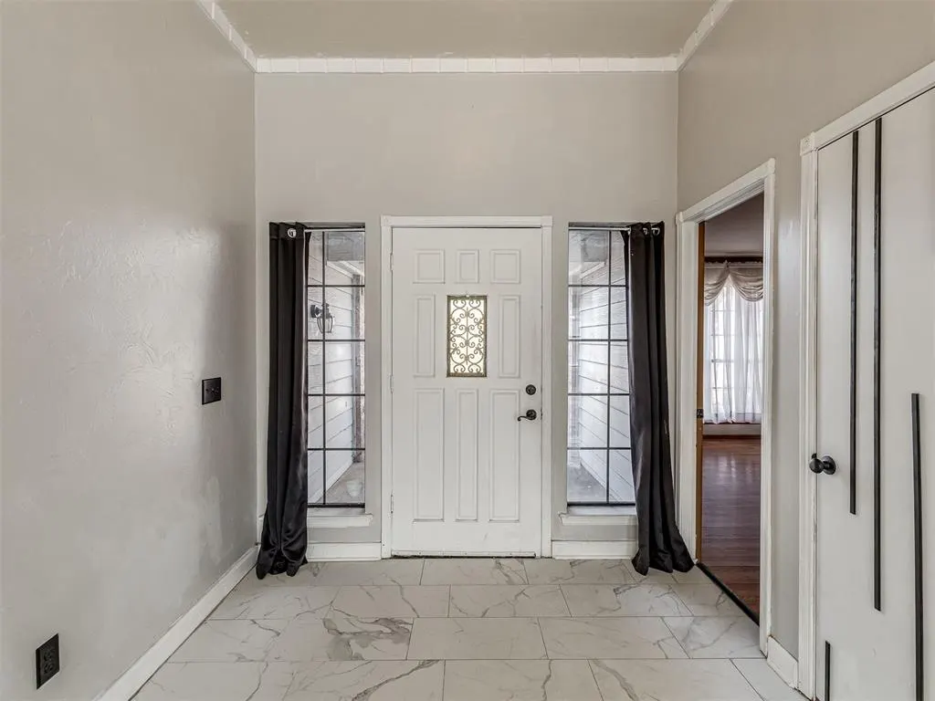 Photo 2 — 938 Travis Court, Oklahoma City, OK 73130