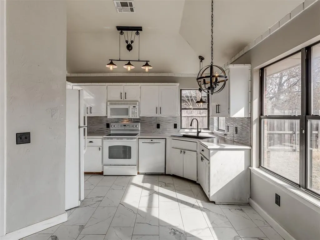 Photo 8 — 938 Travis Court, Oklahoma City, OK 73130