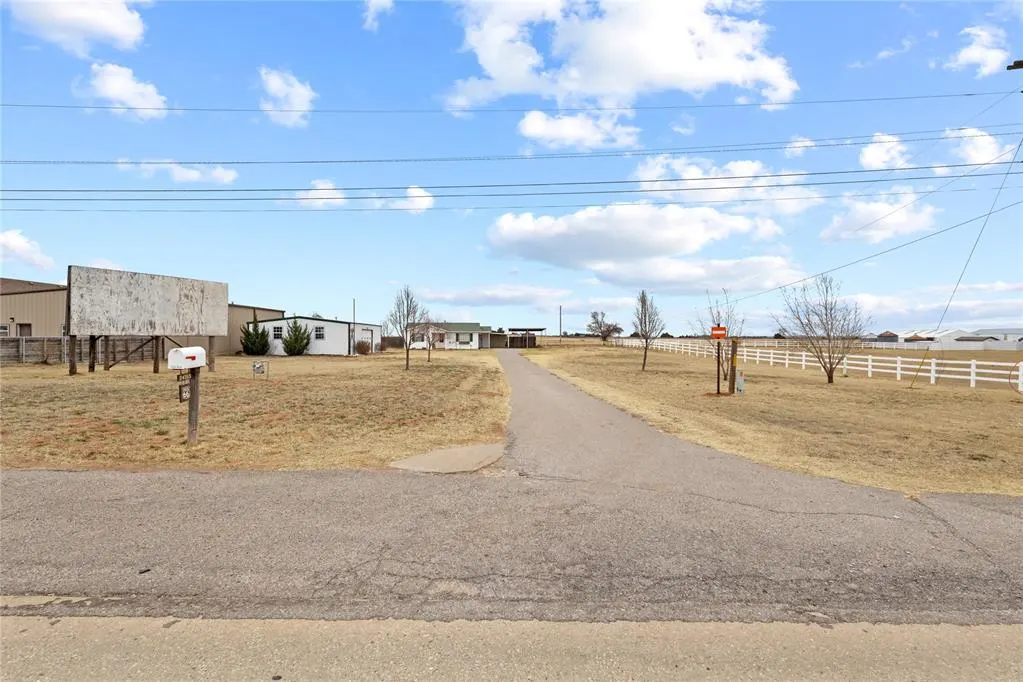 Photo 2 — 24365 Route 66 N, Weatherford, OK 73096