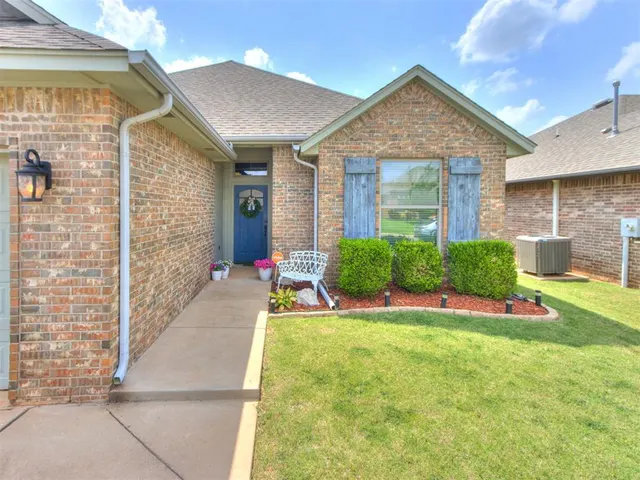 Photo 2 — 16409 Iron Fire Court, Edmond, OK 73013