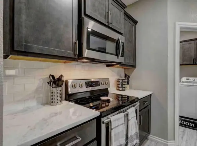 Photo 4 — 829 SW 40th Street, Moore, OK 73160