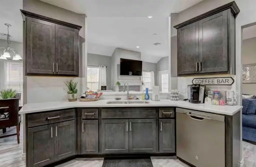 Photo 5 — 829 SW 40th Street, Moore, OK 73160