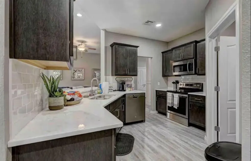 Photo 6 — 829 SW 40th Street, Moore, OK 73160