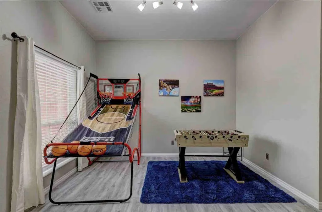 Photo 12 — 829 SW 40th Street, Moore, OK 73160