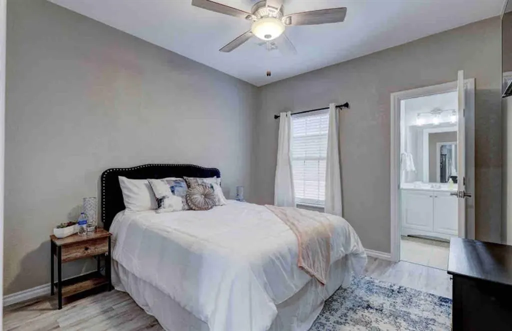 Photo 13 — 829 SW 40th Street, Moore, OK 73160