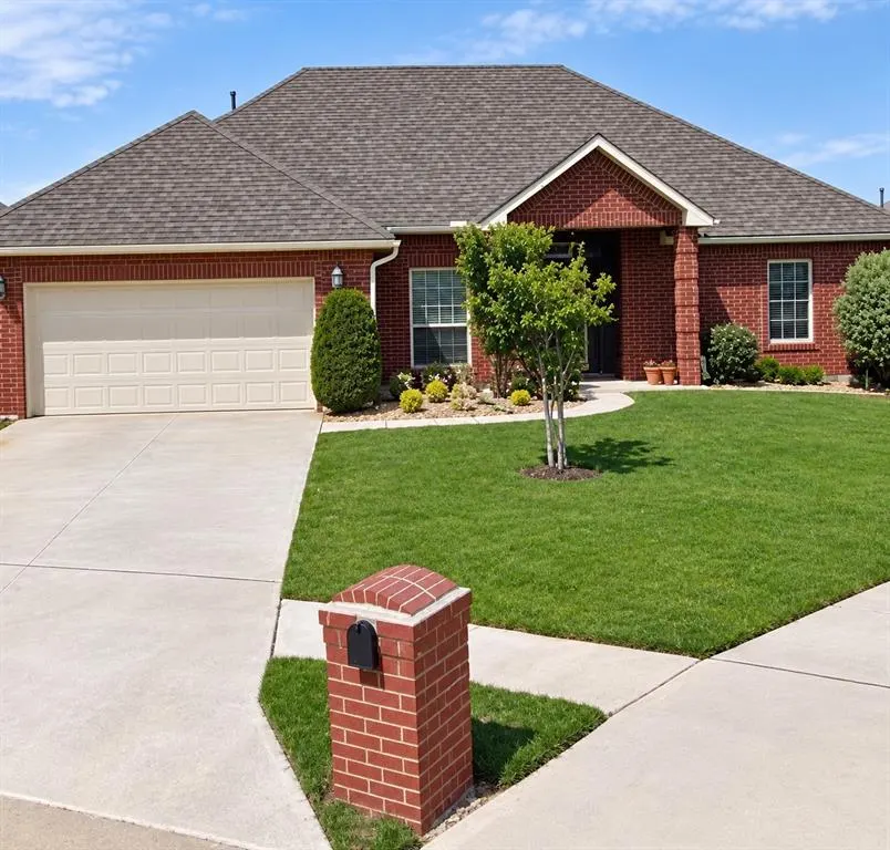 Front exterior — 829 SW 40th Street, Moore, OK 73160