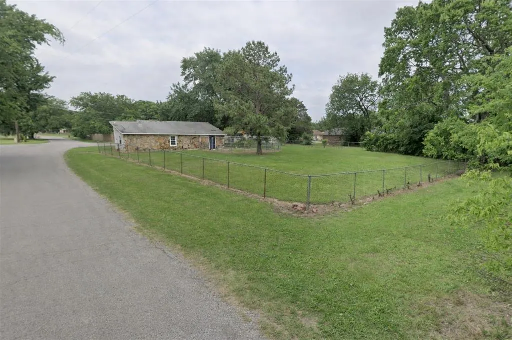 Photo 2 — 1001 SW F Street, Ardmore, OK 73401