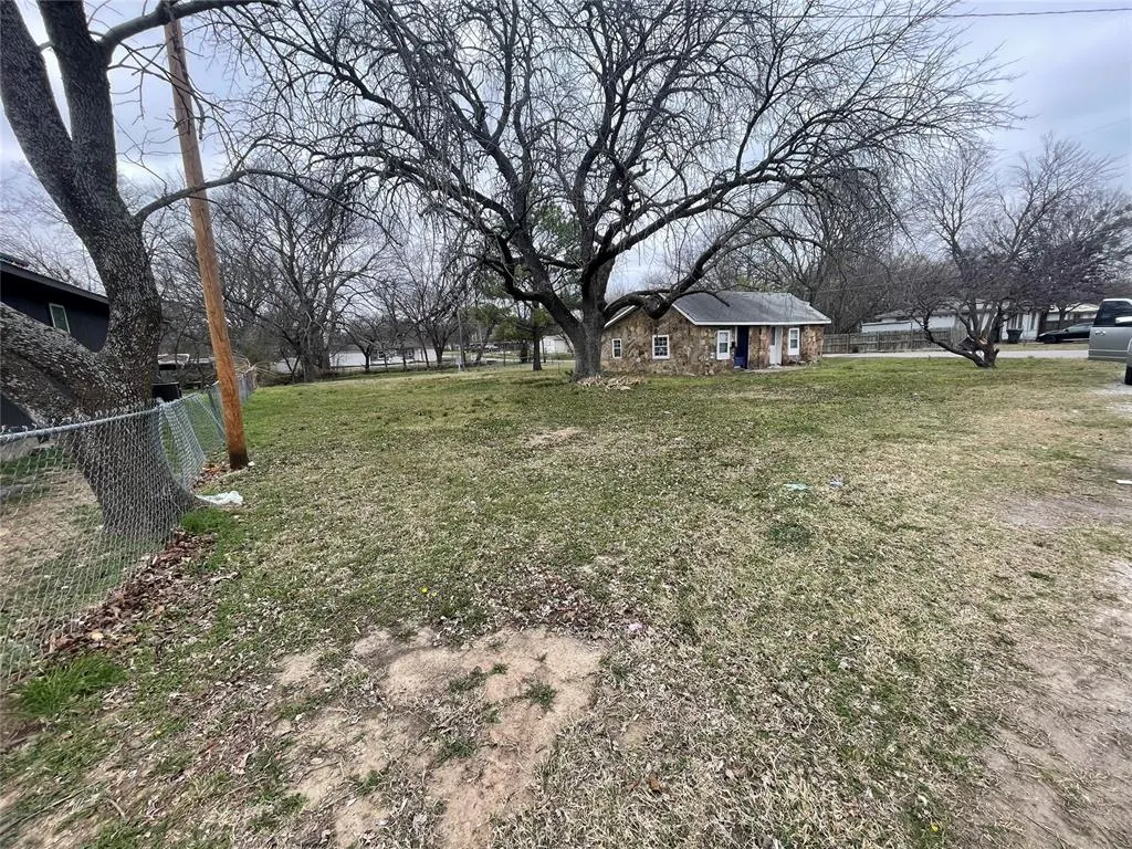 Photo 3 — 1001 SW F Street, Ardmore, OK 73401