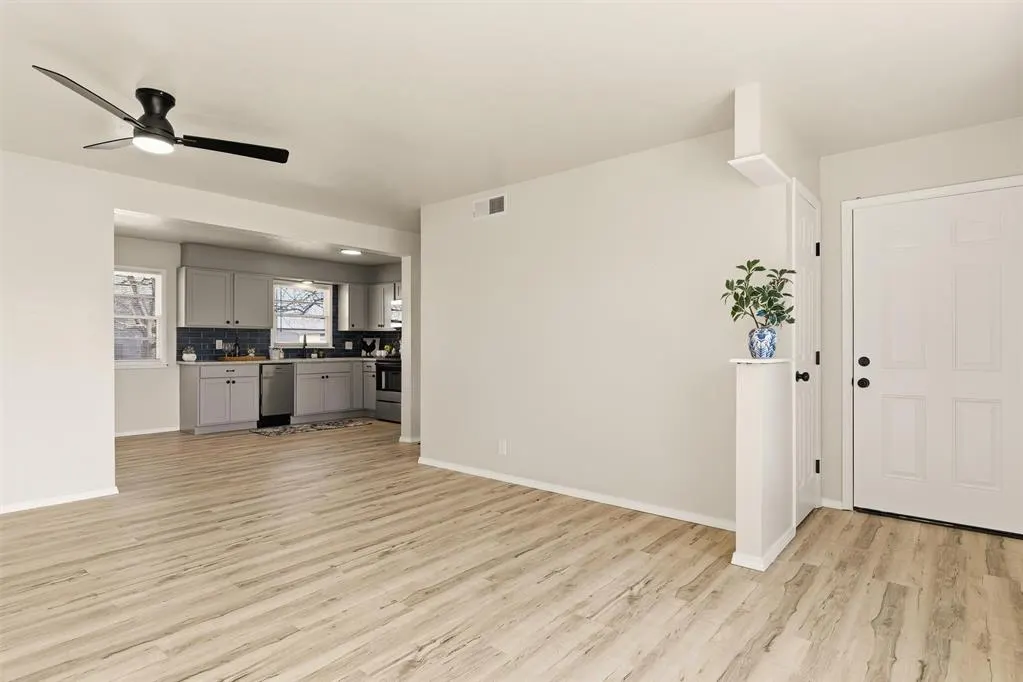 Photo 4 — 5029 NW 47th Street, Warr Acres, OK 73122