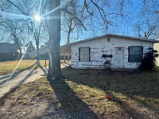 Front exterior — 3045 Redtail Drive, Kingston, OK 73439