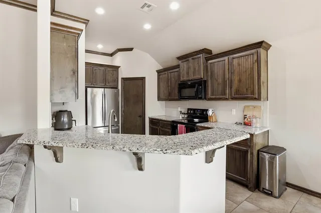 Photo 8 — 809 Bobcat Trail, Yukon, OK 73099