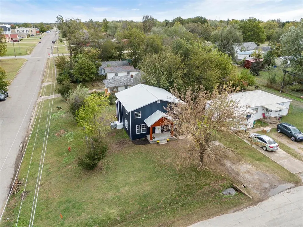 Photo 2 — 623 N 6th Avenue, Stroud, OK 74079