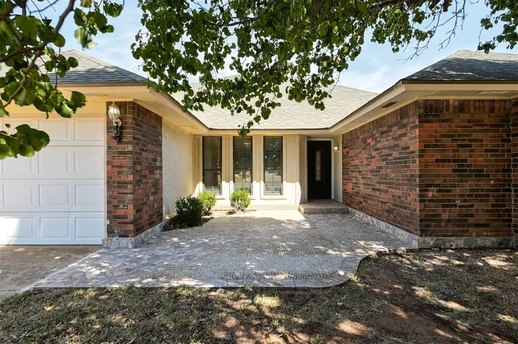 Photo 2 — 8521 NW 121st Street, Oklahoma City, OK 73162