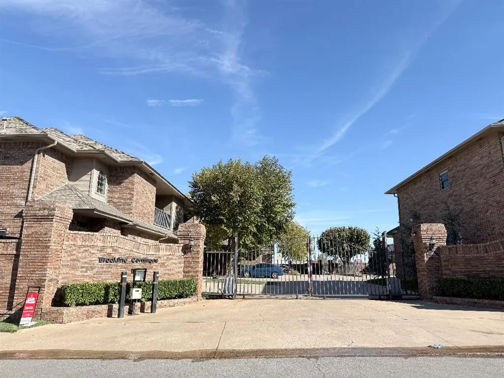 Front exterior — 6162 N Brookline Avenue 15, Oklahoma City, OK 73112