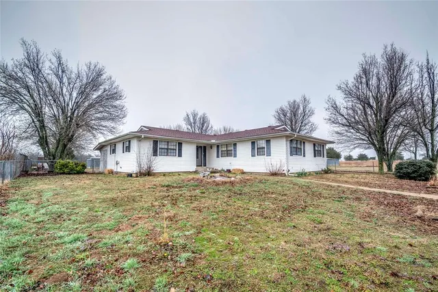 Photo 3 — 352529 E 850 Road, Stroud, OK 74079