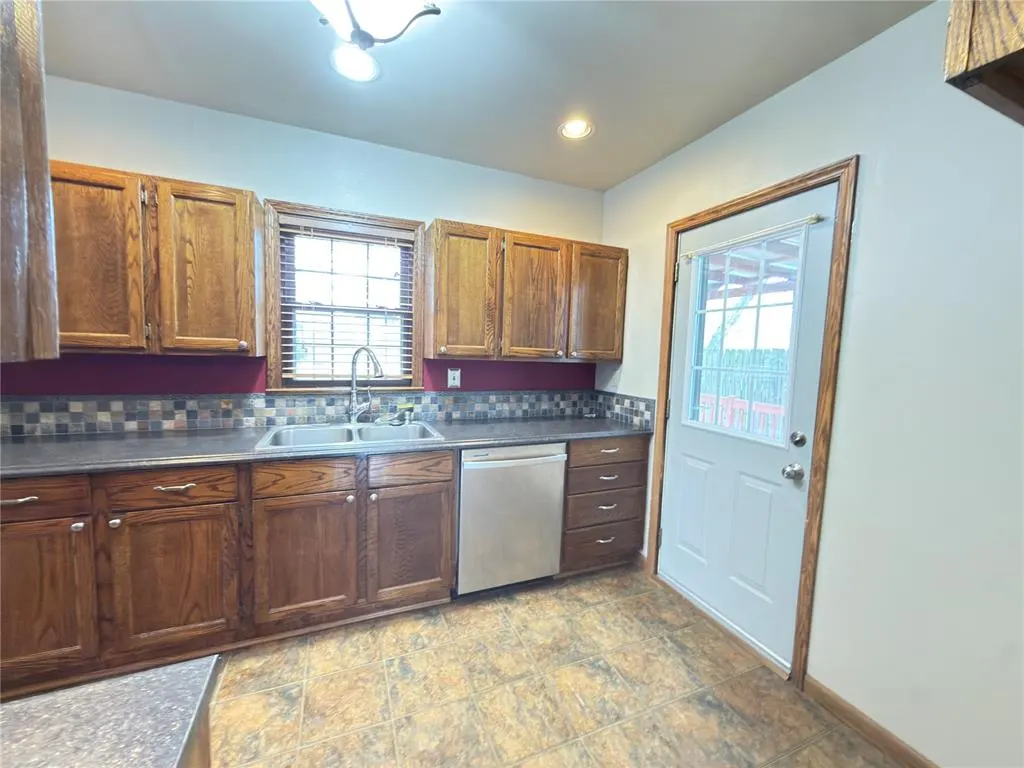 Photo 5 — 808 Hoover Street, Seminole, OK 74868
