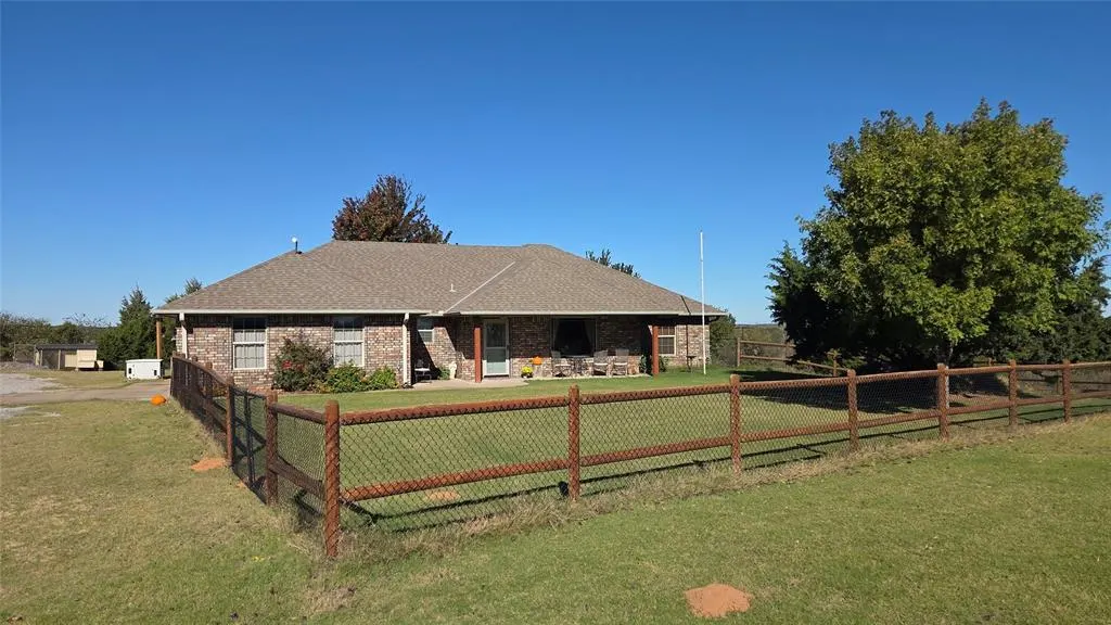 Photo 2 — 14140 County Road 1130, Lookeba, OK 73053