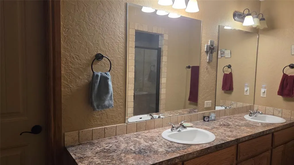 Photo 16 — 14140 County Road 1130, Lookeba, OK 73053