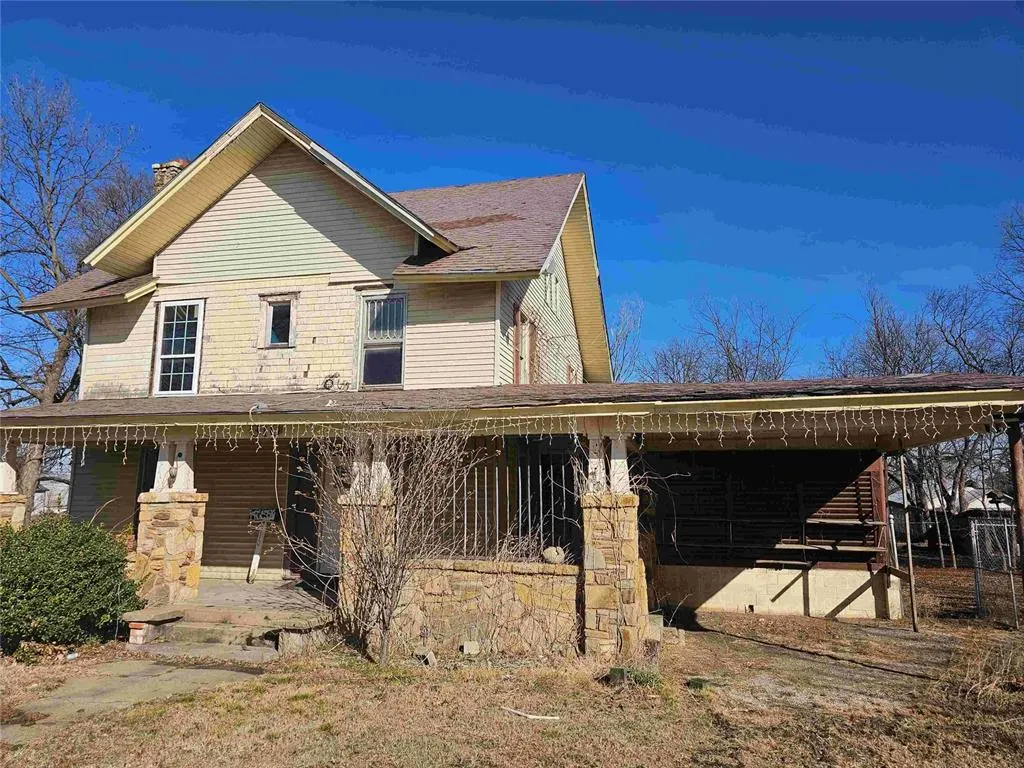 Front exterior — 310 E Oklahoma Avenue, Sulphur, OK 73086