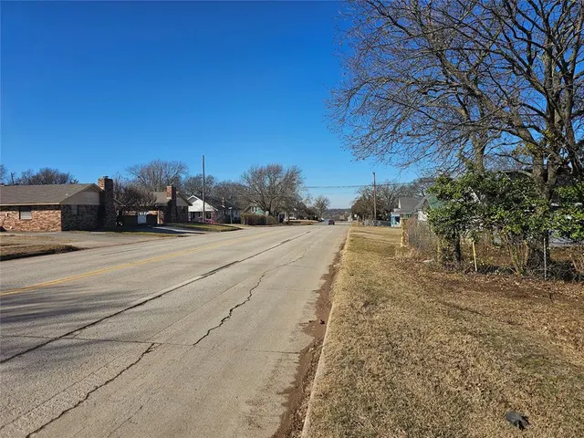 Photo 4 — 310 E Oklahoma Avenue, Sulphur, OK 73086
