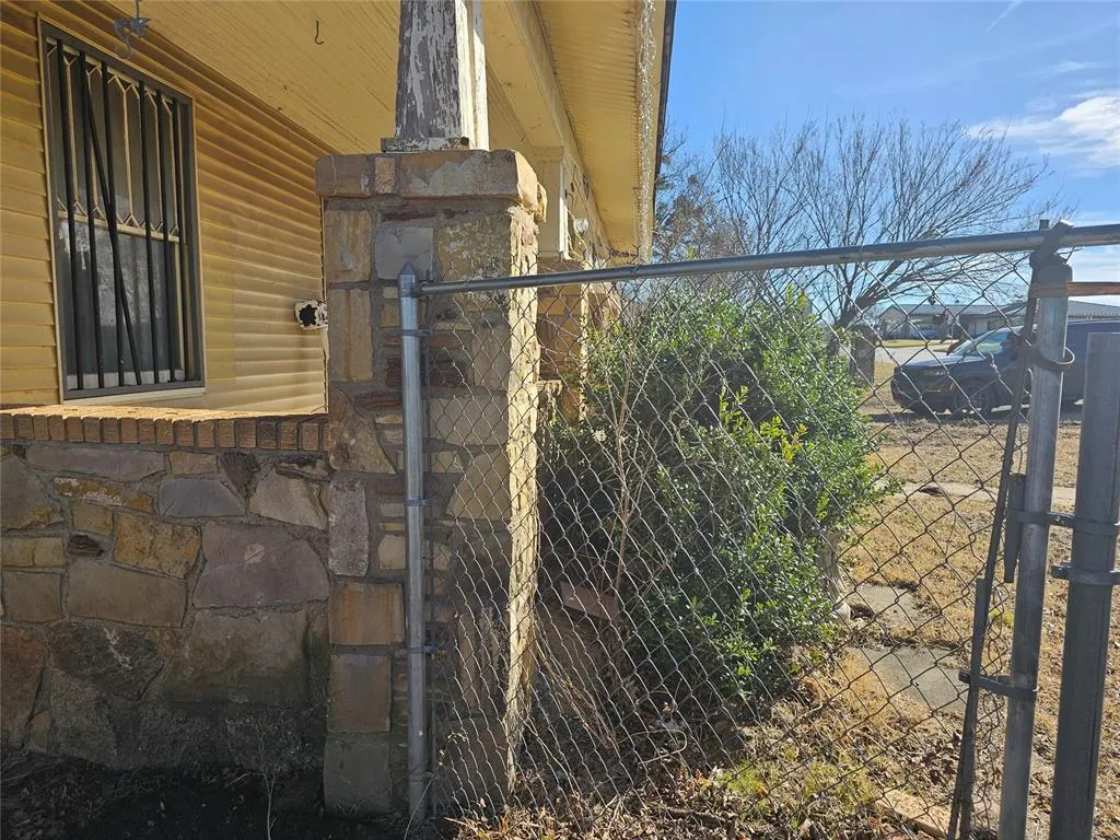 Photo 9 — 310 E Oklahoma Avenue, Sulphur, OK 73086