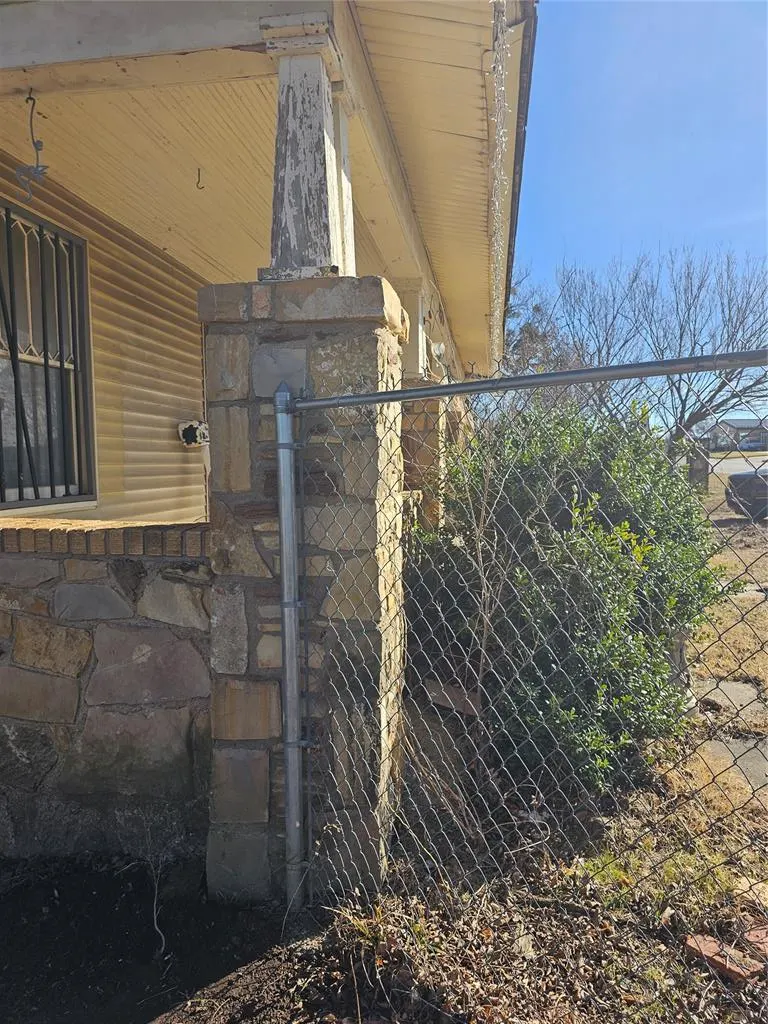 Photo 10 — 310 E Oklahoma Avenue, Sulphur, OK 73086