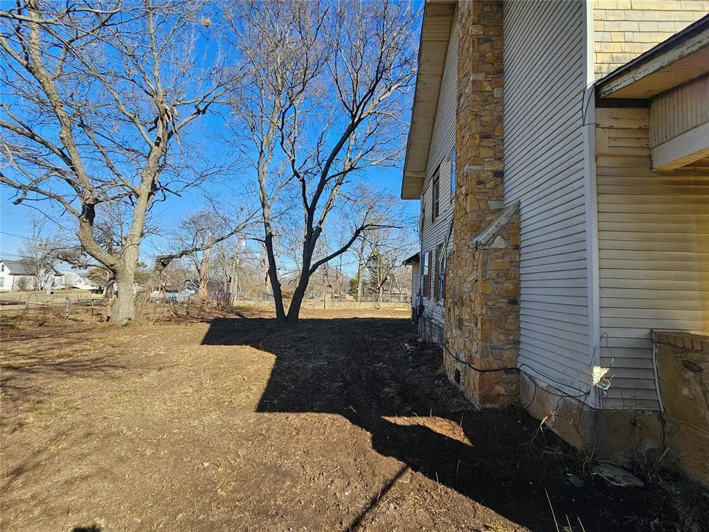 Photo 11 — 310 E Oklahoma Avenue, Sulphur, OK 73086