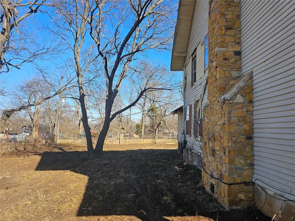 Photo 12 — 310 E Oklahoma Avenue, Sulphur, OK 73086