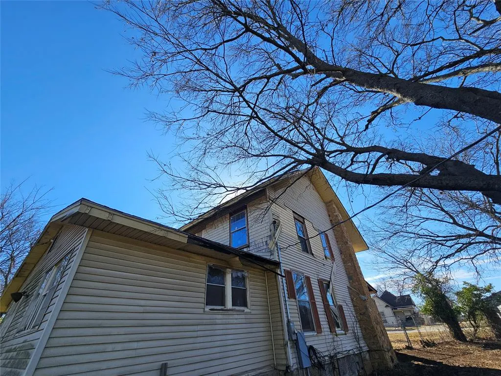 Photo 17 — 310 E Oklahoma Avenue, Sulphur, OK 73086