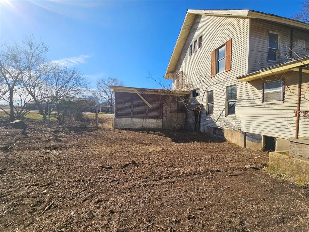 Photo 23 — 310 E Oklahoma Avenue, Sulphur, OK 73086
