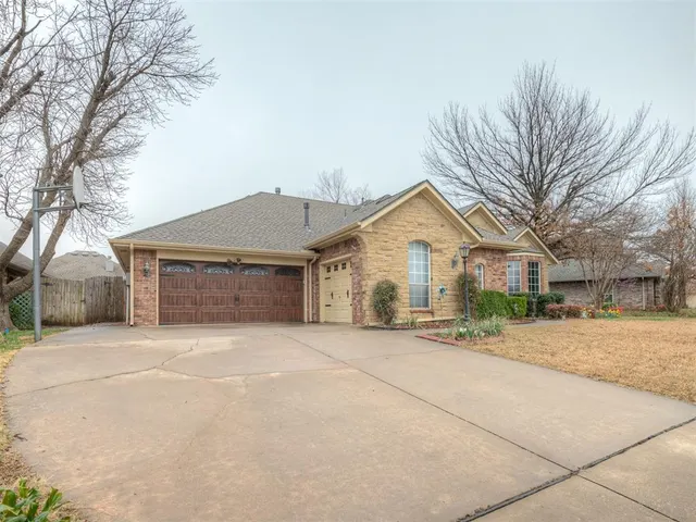 Photo 4 — 1804 Duckhawk Court, Edmond, OK 73003