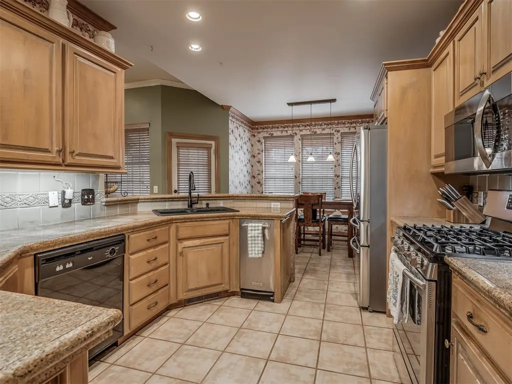 Photo 14 — 1804 Duckhawk Court, Edmond, OK 73003