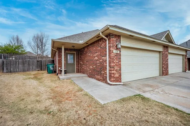 Photo 5 — 13821 Oxford Drive, Edmond, OK 73013