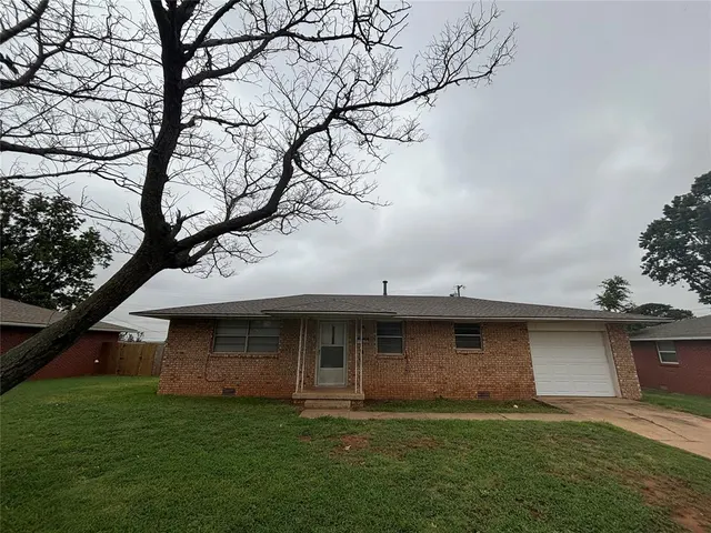 Photo 2 — 822 E Kee Street, Weatherford, OK 73096