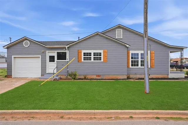 Photo 5 — 1020 N Lee Street, Altus, OK 73521