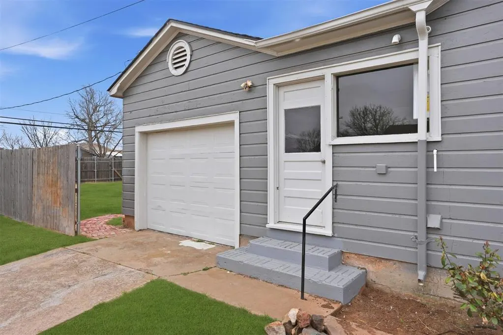 Photo 6 — 1020 N Lee Street, Altus, OK 73521