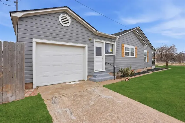 Photo 8 — 1020 N Lee Street, Altus, OK 73521