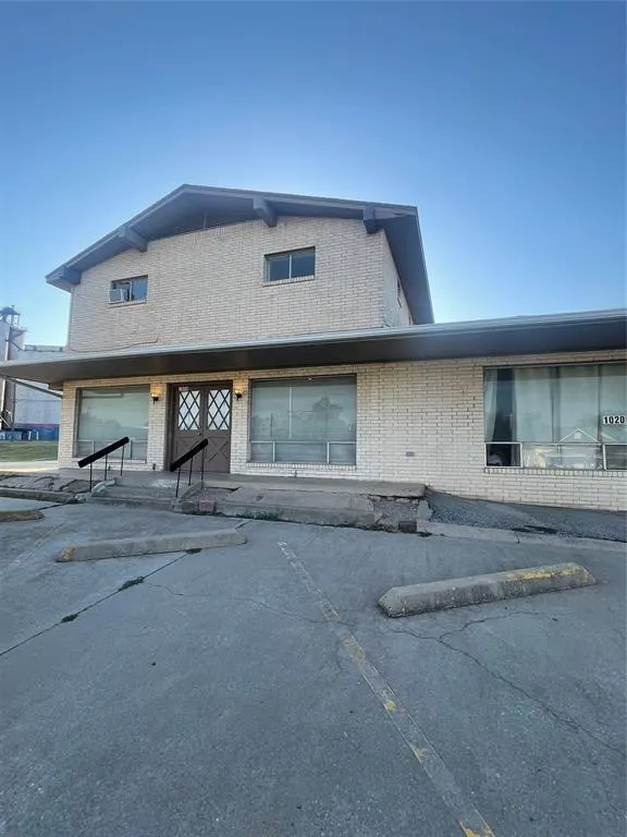 Front exterior — 1020 S Rock Island Avenue 9, El Reno, OK 73036