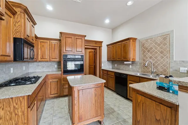 Photo 8 — 2348 Chadwick Drive, Norman, OK 73071