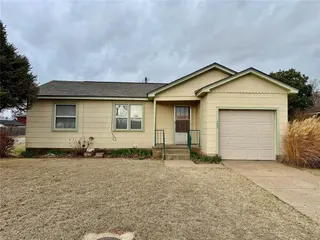 Sold home at 711 N Broadway Avenue