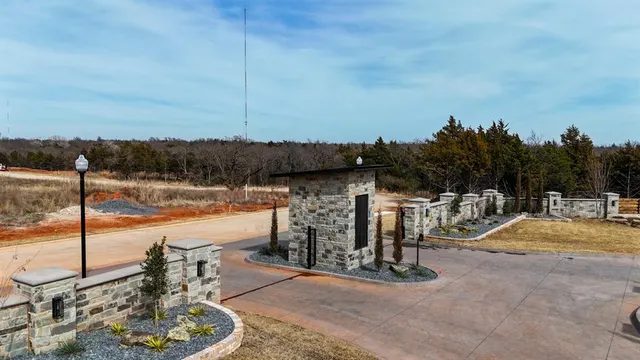 Photo 3 — 8266 E Wilshire Park Drive, Oklahoma City, OK 73111