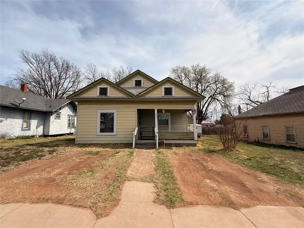 Front exterior — 304 N 4th Street, Sayre, OK 73662
